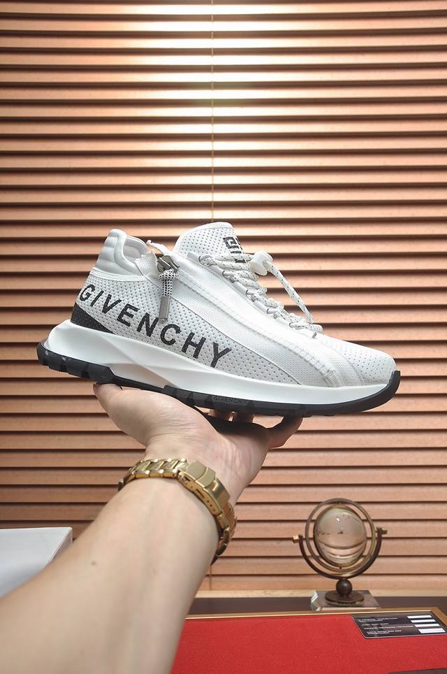 出厂价 Givenchy.纪梵希 专柜同步发售鞋面：意大利进口品牌logo印花布匹 尽显奢华，透气猪皮内里加上双层组合，脚感舒适，鞋底：原厂特供气垫大底，轻便，